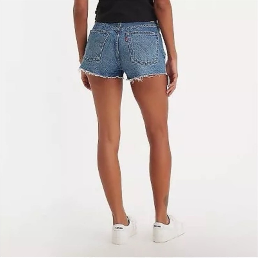 NWT Levi's 501 Original Fit High Rise Distressed Cutoff Jean Shorts Blue Size 33 - Picture 2 of 9
